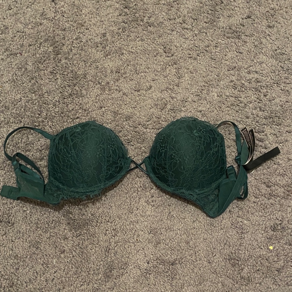 Lace Ultra Push-Up Bra in Deep Green with Cross Detail